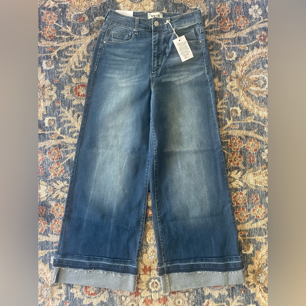 NWT Tricot women’s cropped wide leg jeans size 7/28